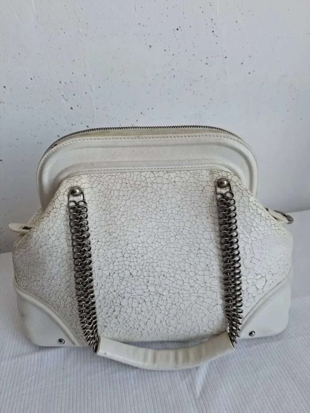 Vintage Dior white cracked leather bag in good condition - Picture 2 of 10